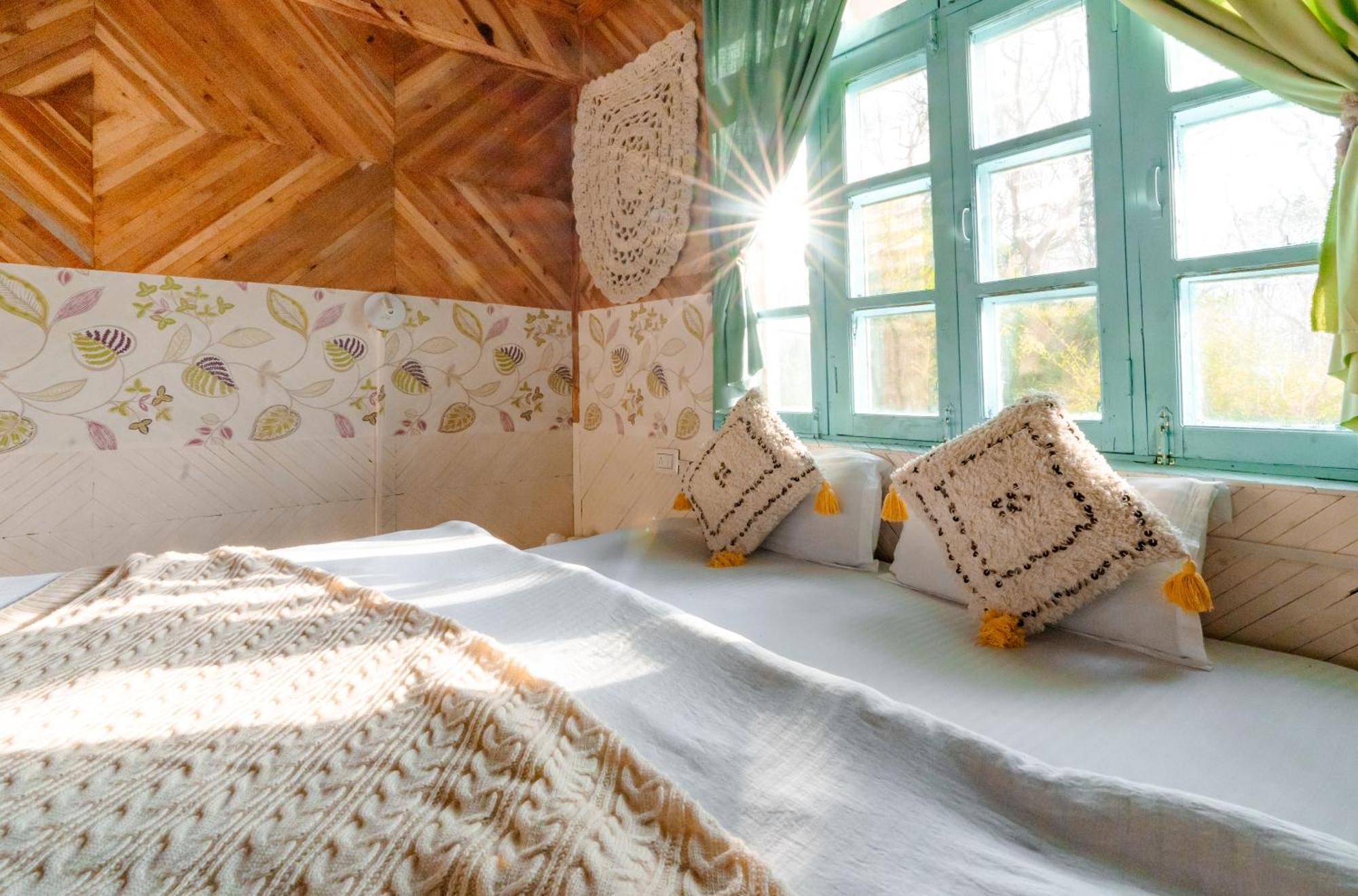 Firgun Chapter Shoja Hostel Buitenkant foto
