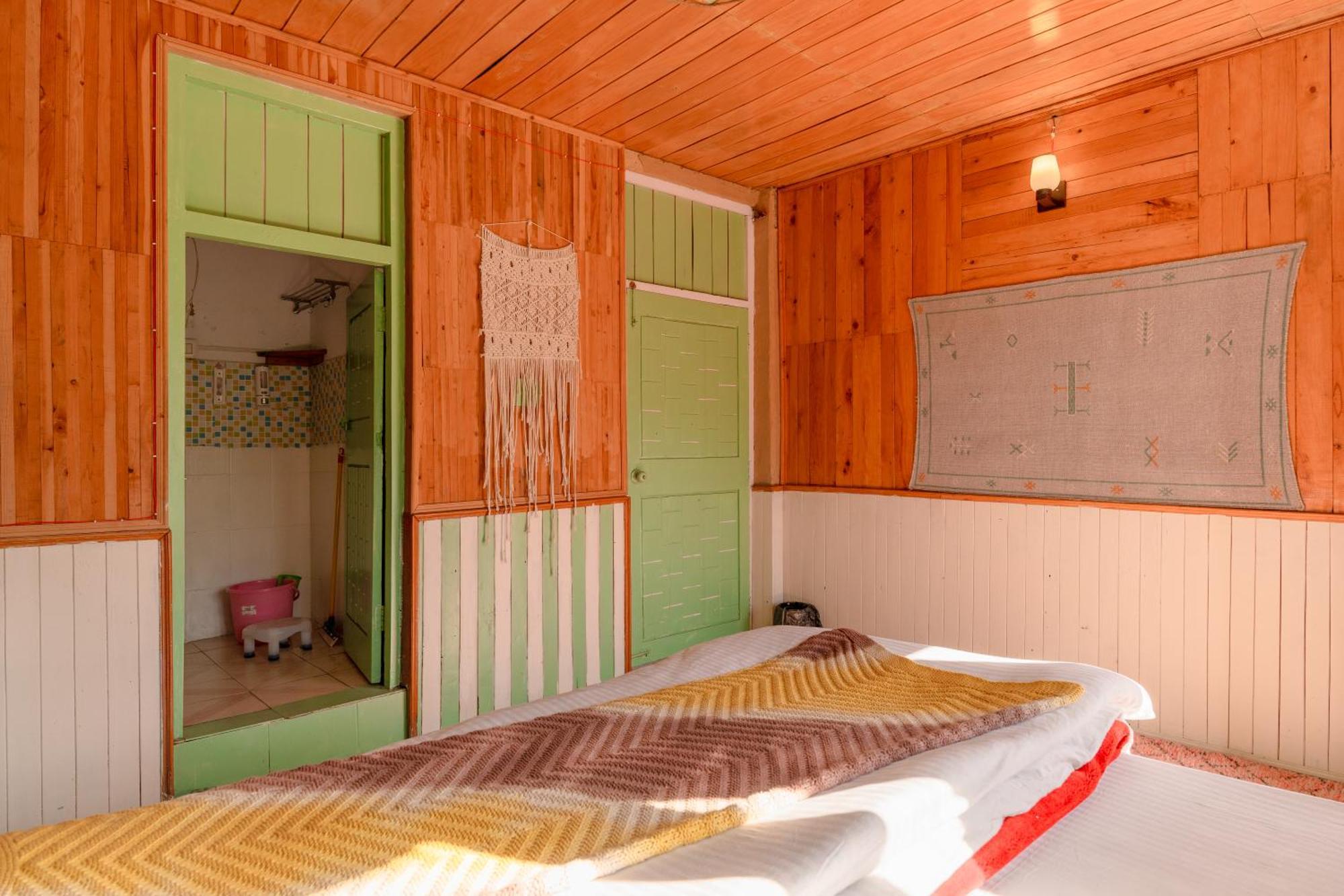 Firgun Chapter Shoja Hostel Buitenkant foto