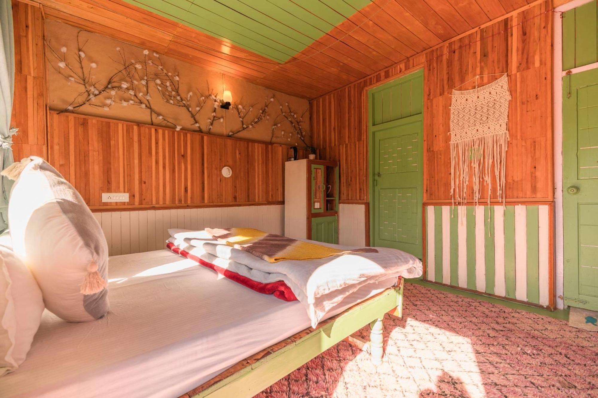 Firgun Chapter Shoja Hostel Buitenkant foto